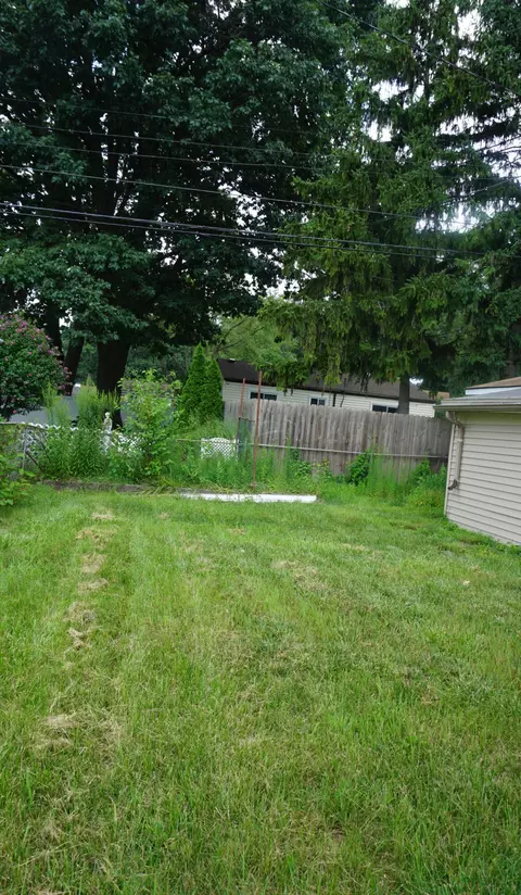 Exterior - 34474 John St, Wayne, MI 48184 photo 4 of 5