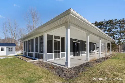 9351 Wabasis Ave NE, Greenville, MI 48838