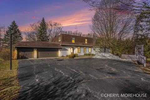 2815 84th St SE, Caledonia, MI 49316