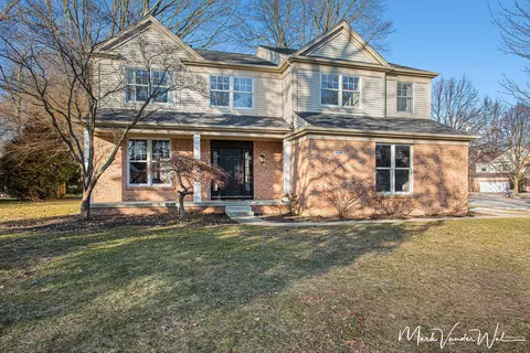 4693 Woodcreek Dr SE, Grand Rapids, MI 49546