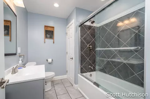 Bath - 5486 W Briggs Rd, Stanton, MI 48888 photo 4 of 5