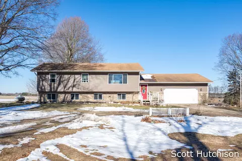Exterior - 5486 W Briggs Rd, Stanton, MI 48888 photo 3 of 8
