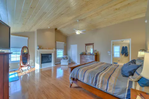 Bedroom - 5038 Brookside Dr, Jackson, MI 49203 photo 2 of 12