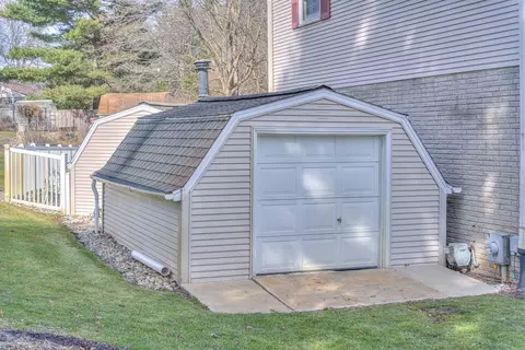 Exterior - 5038 Brookside Dr, Jackson, MI 49203 photo 9 of 9