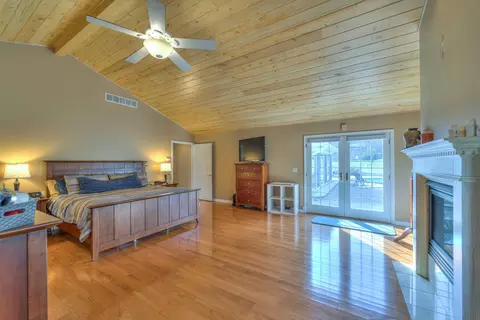 Bedroom - 5038 Brookside Dr, Jackson, MI 49203 photo 3 of 12