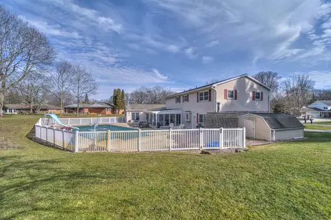 Exterior - 5038 Brookside Dr, Jackson, MI 49203 photo 7 of 9