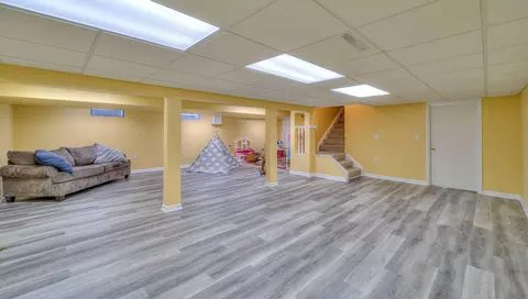 Living - 5038 Brookside Dr, Jackson, MI 49203 photo 6 of 7