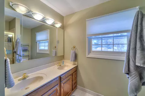 Bath - 5038 Brookside Dr, Jackson, MI 49203 photo 8 of 8