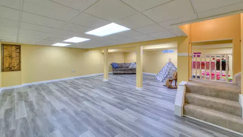 Living - 5038 Brookside Dr, Jackson, MI 49203 photo 7 of 7