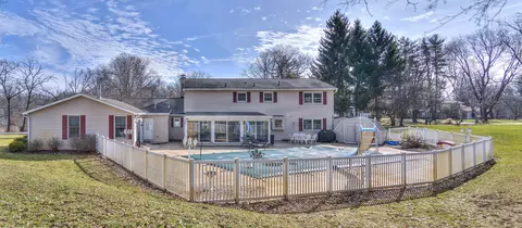 Exterior - 5038 Brookside Dr, Jackson, MI 49203 photo 5 of 9