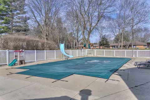 Exterior - 5038 Brookside Dr, Jackson, MI 49203 photo 8 of 9