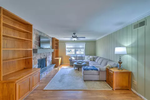 Living - 5038 Brookside Dr, Jackson, MI 49203 photo 4 of 7