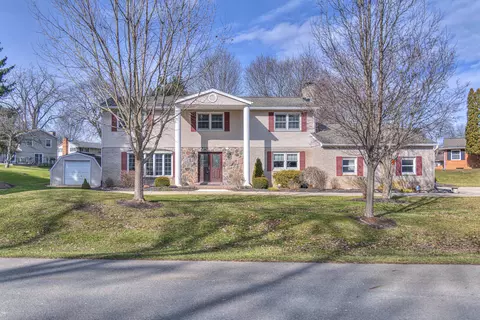 Exterior - 5038 Brookside Dr, Jackson, MI 49203 photo 2 of 9