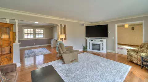 Living - 5038 Brookside Dr, Jackson, MI 49203 photo 2 of 7