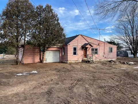 7112 Hall Rd, Muskegon, MI 49442