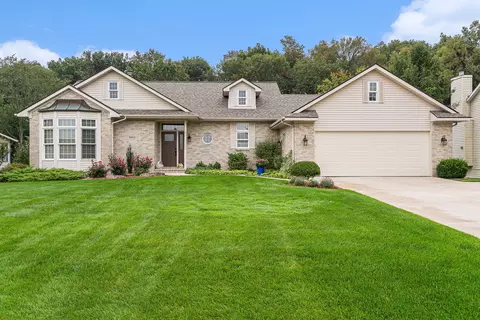 8612 Cedar Lake Dr, Jenison, MI 49428