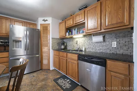 8034 Oak Ln NE, Cedar Springs, MI 49319 photo 11