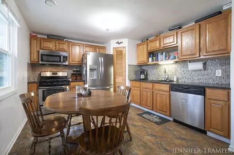 8034 Oak Ln NE, Cedar Springs, MI 49319 photo 9
