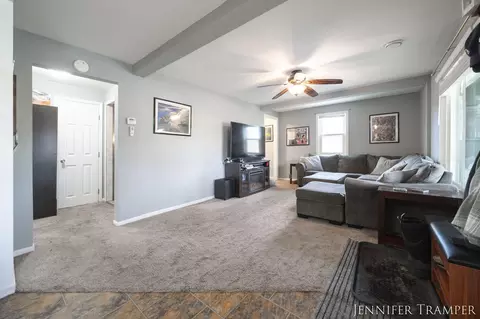8034 Oak Ln NE, Cedar Springs, MI 49319 photo 5