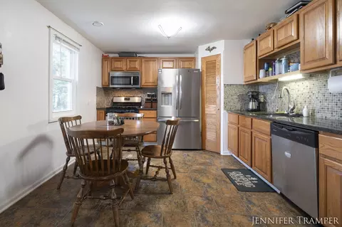 8034 Oak Ln NE, Cedar Springs, MI 49319 photo 10
