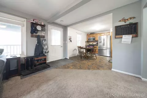 8034 Oak Ln NE, Cedar Springs, MI 49319 photo 4