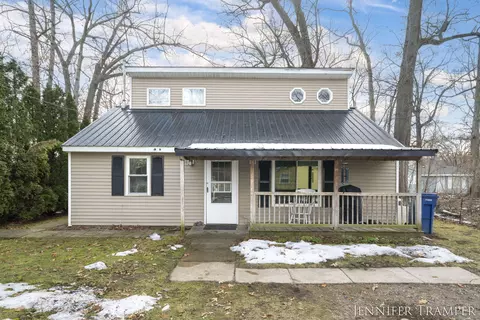8034 Oak Ln NE, Cedar Springs, MI 49319 photo 2