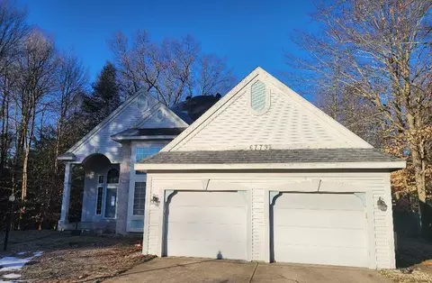 6779 Beech Creek Dr, Fruitport, MI 49415