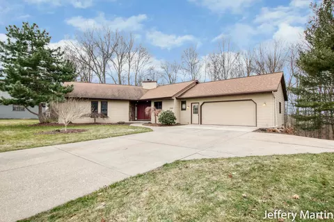 7909 Park Ridge Dr SW, Jenison, MI 49428