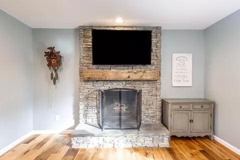 Living - 8727 Willow Rd, Willis, MI 48191 photo 4 of 6