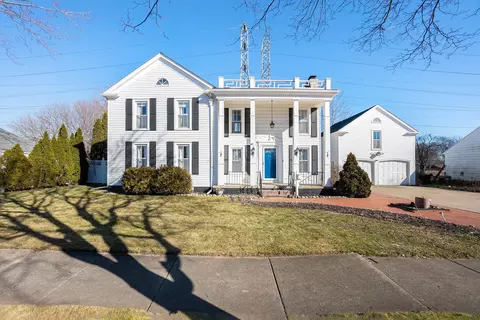 28700 Palomino Dr, Warren, MI 48093