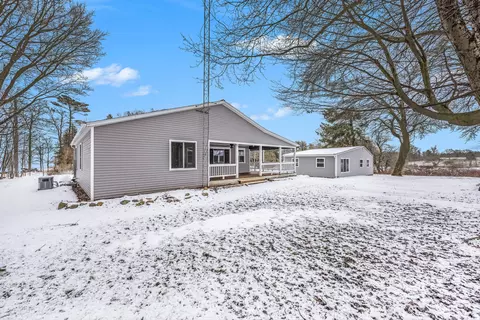 Exterior - 5371 Lakeshore Rd, Deckerville, MI 48427 photo 6 of 10
