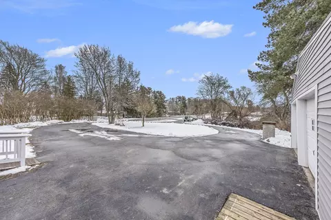 View/Area - 5371 Lakeshore Rd, Deckerville, MI 48427 photo 1 of 9