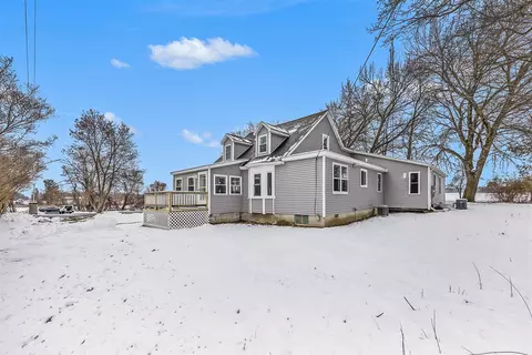 Exterior - 5371 Lakeshore Rd, Deckerville, MI 48427 photo 5 of 10