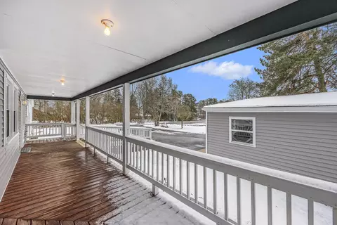 Exterior - 5371 Lakeshore Rd, Deckerville, MI 48427 photo 2 of 10