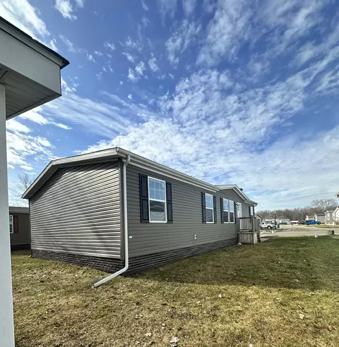 3965 Sherwood Lakes Blvd, Jackson, MI 49201