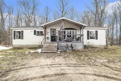 4238 E Shore Dr, Stanton, MI 48888 photo 2
