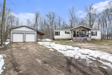 4238 E Shore Dr, Stanton, MI 48888