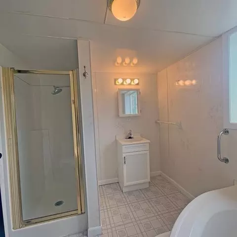 Bath - 4350 Deckerville Rd, Deckerville, MI 48427 photo 11 of 11