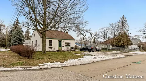 2241 Clifford St, Muskegon, MI 49441