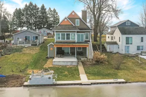 94761 Gebhard Dr, Lawton, MI 49065