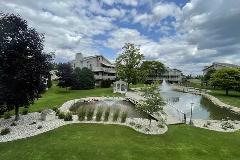 21108 Boulder Cir, Northville, MI 48167