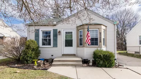 15444 Parkwood Dr, Monroe, MI 48161