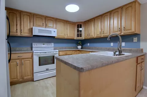 770 Watersedge Dr, Ann Arbor, MI 48105
