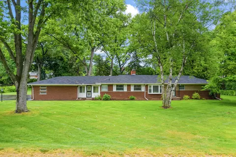 1425 Manderford Rd, Bloomfield Hills, MI 48304