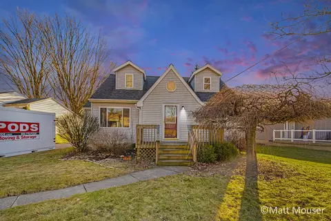2134 Hamstead Rd NW, Grand Rapids, MI 49504