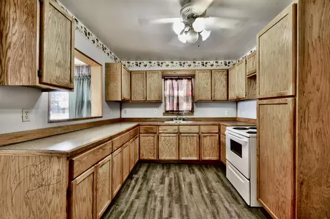 Kitchen - 618 S St Johns St, Ithaca, MI 48847 photo 2 of 3