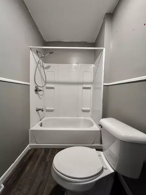 Bath - 618 S St Johns St, Ithaca, MI 48847 photo 2 of 4
