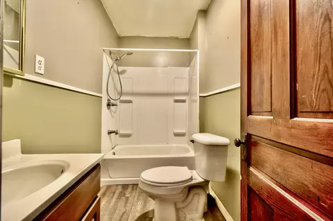 Bath - 618 S St Johns St, Ithaca, MI 48847 photo 4 of 4