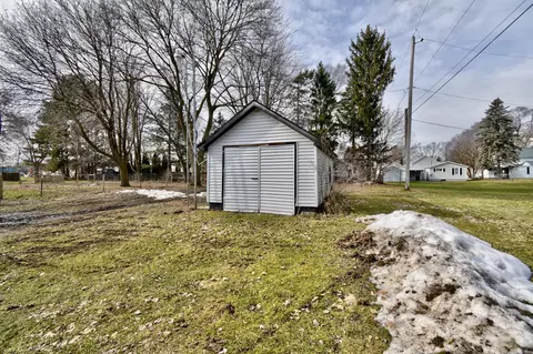 Exterior - 618 S St Johns St, Ithaca, MI 48847 photo 7 of 21