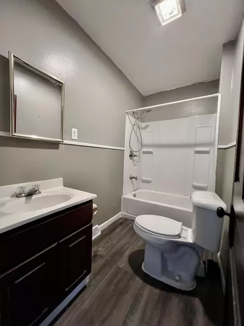 Bath - 618 S St Johns St, Ithaca, MI 48847 photo 1 of 4